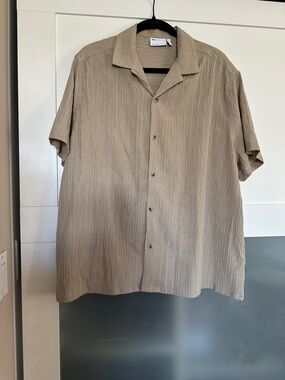 Relaxed Short-Sleeve Shirt in Beige - asos